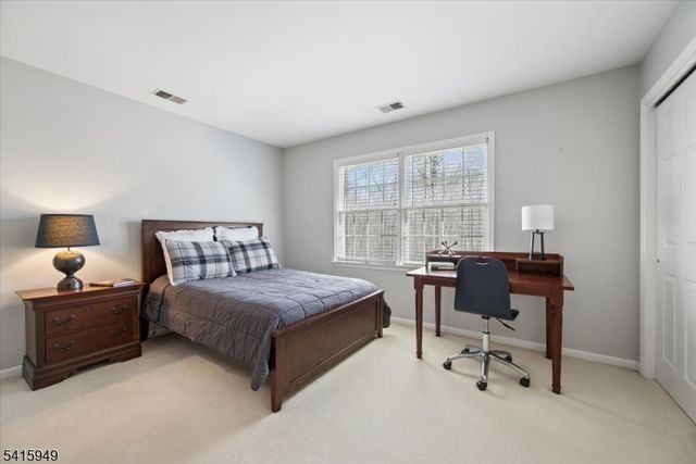 7 Robin Ct, Chester Twp., NJ 07930