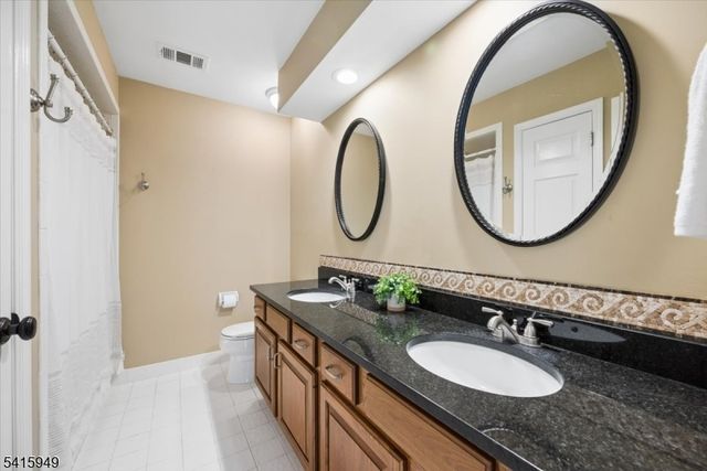 7 Robin Ct, Chester Twp., NJ 07930