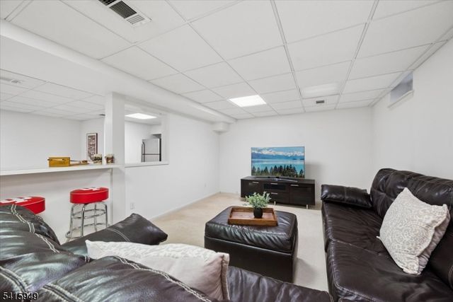 7 Robin Ct, Chester Twp., NJ 07930