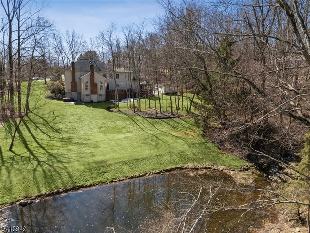 7 Robin Ct, Chester Twp., NJ 07930