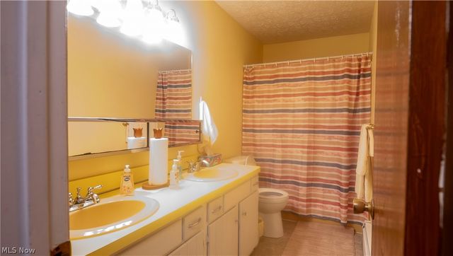 871 S County Line Road, Geneva, OH 44041