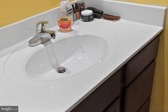 1112 SCRUGGS LN, Grottoes, VA 24441