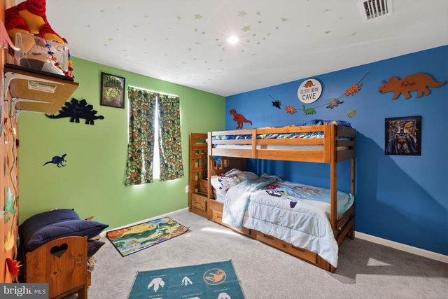 1112 SCRUGGS LN, Grottoes, VA 24441