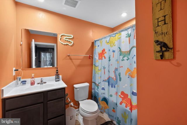 1112 SCRUGGS LN, Grottoes, VA 24441