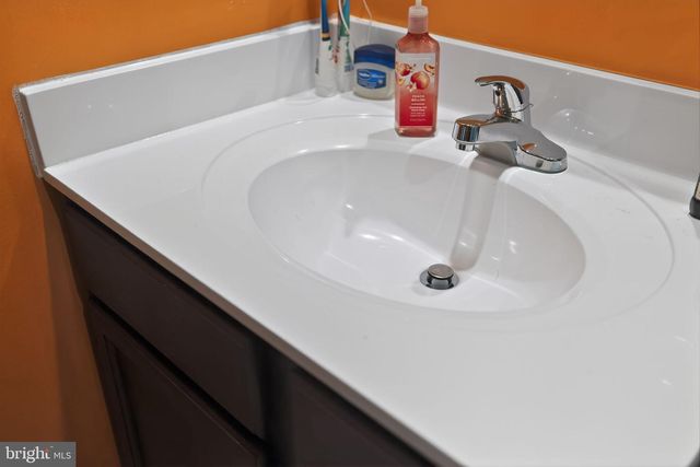 1112 SCRUGGS LN, Grottoes, VA 24441