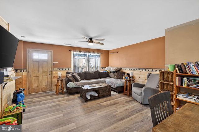 1112 SCRUGGS LN, Grottoes, VA 24441