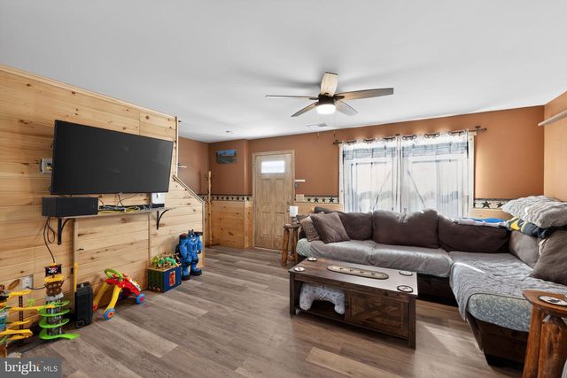 1112 SCRUGGS LN, Grottoes, VA 24441