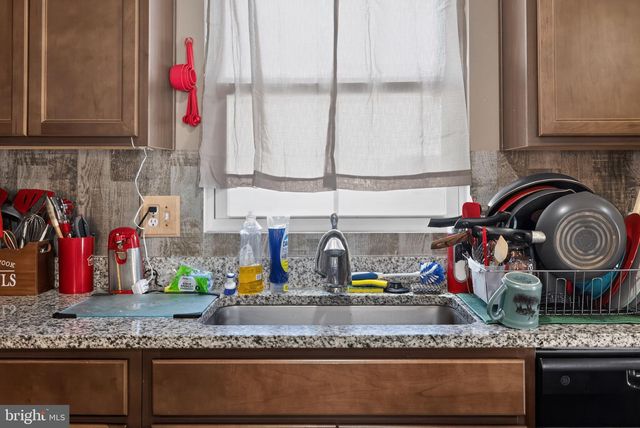 1112 SCRUGGS LN, Grottoes, VA 24441