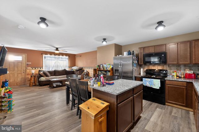 1112 SCRUGGS LN, Grottoes, VA 24441