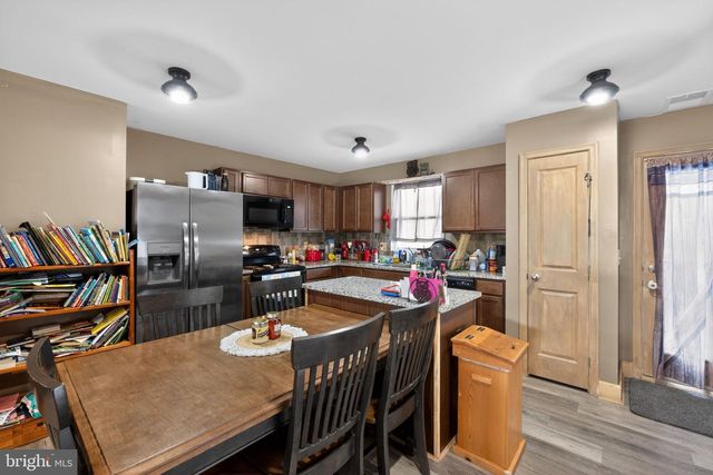 1112 SCRUGGS LN, Grottoes, VA 24441