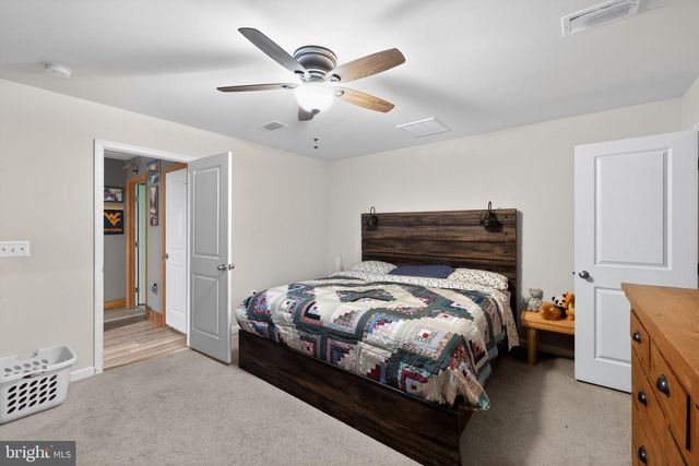 1112 SCRUGGS LN, Grottoes, VA 24441