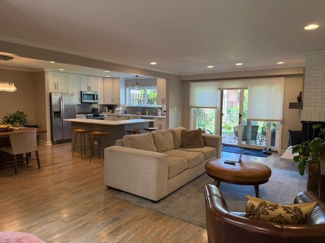 1817 Wildberry Drive H, Glenview, IL 60025