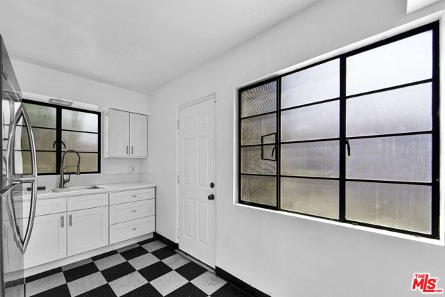 2556 W 5th Street, Los Angeles, CA 90057