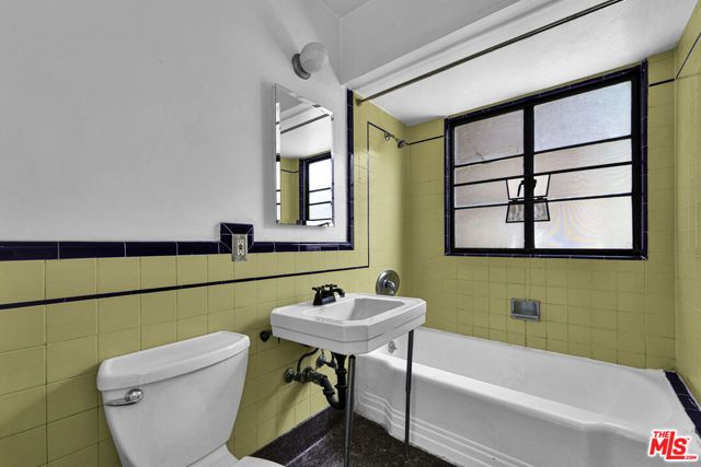 2556 W 5th Street, Los Angeles, CA 90057