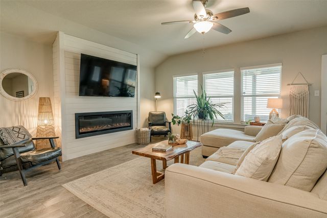 1512 Battery Park Drive, Alvarado, TX 76009