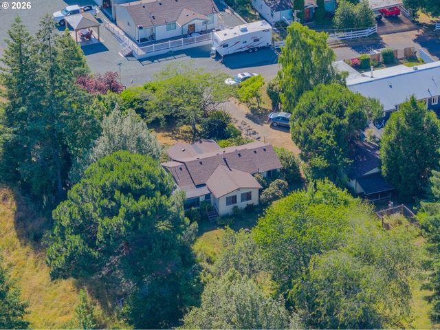 635 25TH St, Myrtle Point, OR 97458