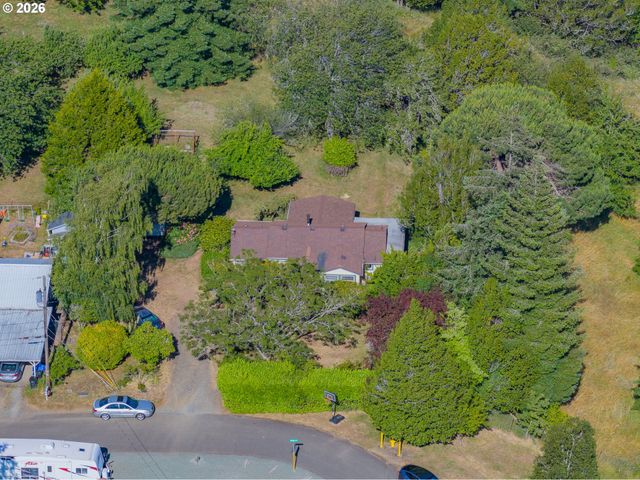 635 25TH St, Myrtle Point, OR 97458