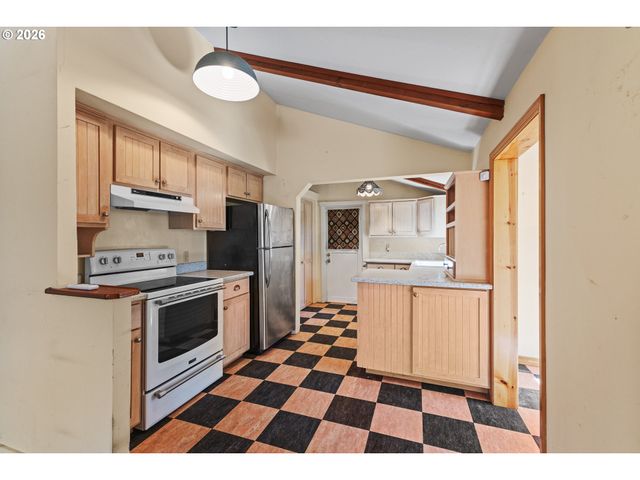 635 25TH St, Myrtle Point, OR 97458