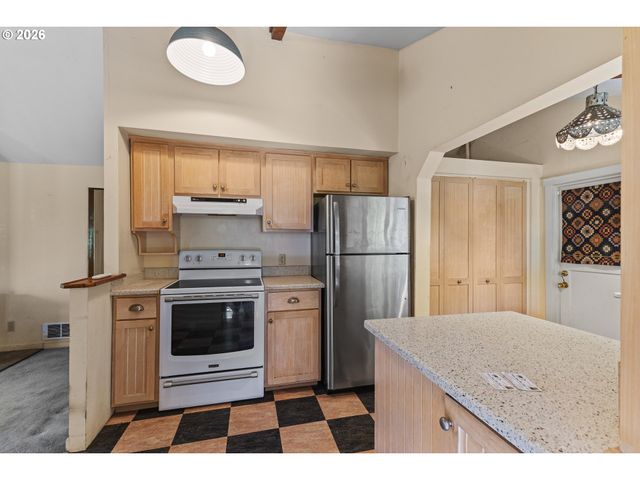 635 25TH St, Myrtle Point, OR 97458