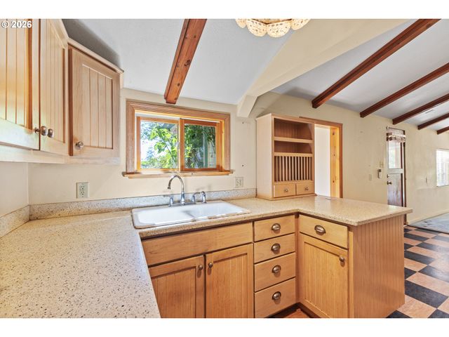 635 25TH St, Myrtle Point, OR 97458