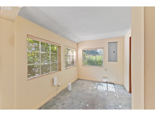635 25TH St, Myrtle Point, OR 97458
