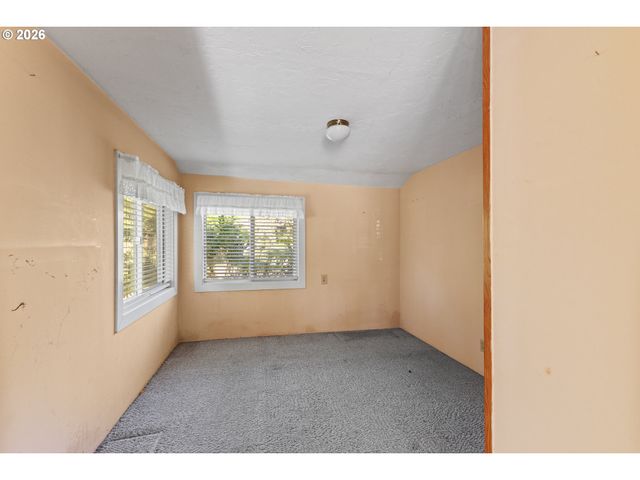 635 25TH St, Myrtle Point, OR 97458