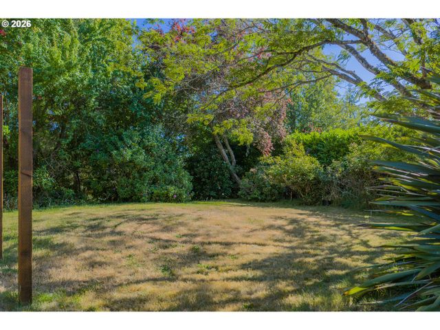 635 25TH St, Myrtle Point, OR 97458