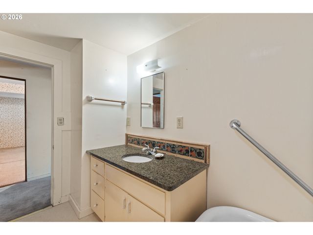 635 25TH St, Myrtle Point, OR 97458