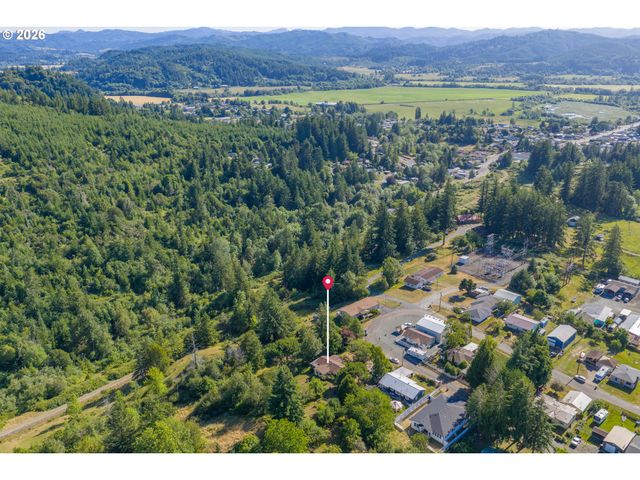 635 25TH St, Myrtle Point, OR 97458