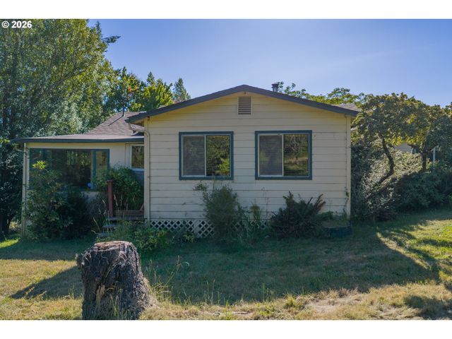 635 25TH St, Myrtle Point, OR 97458