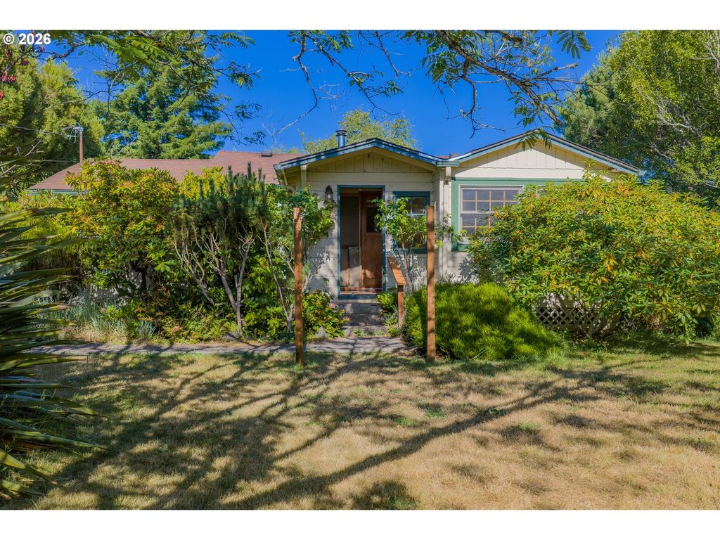 635 25TH St, Myrtle Point, OR 97458