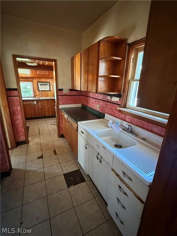 1027 Austin Avenue, Akron, OH 44306