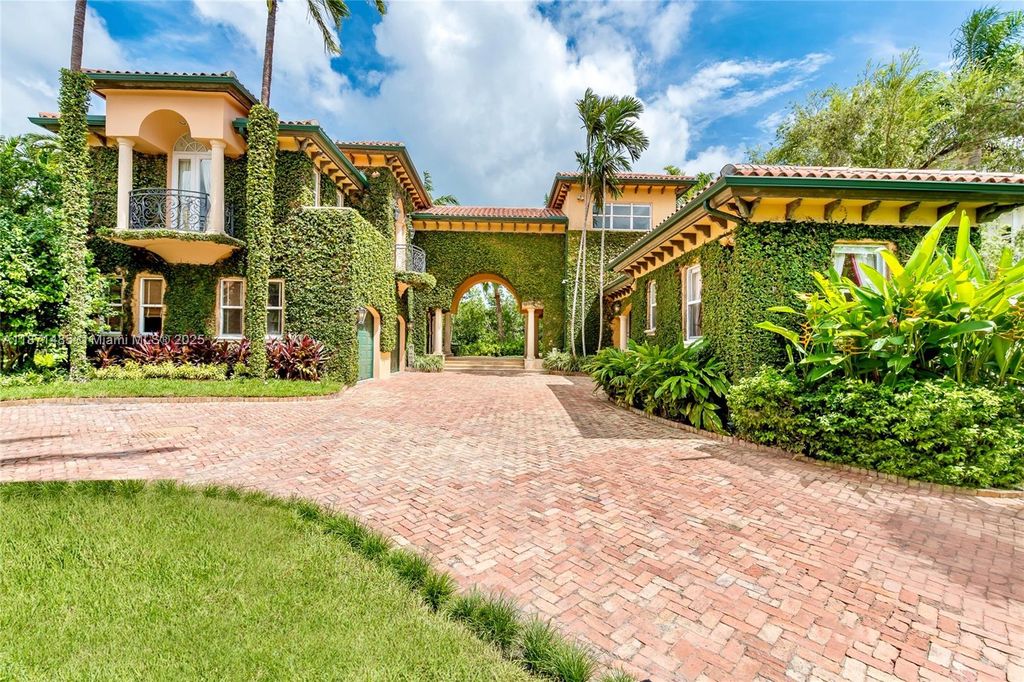 104 Paloma Dr, Coral Gables, FL 33143
