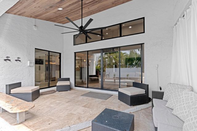 1050 Brooks Lane, Delray Beach, FL 33483