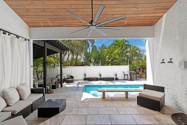 1050 Brooks Lane, Delray Beach, FL 33483