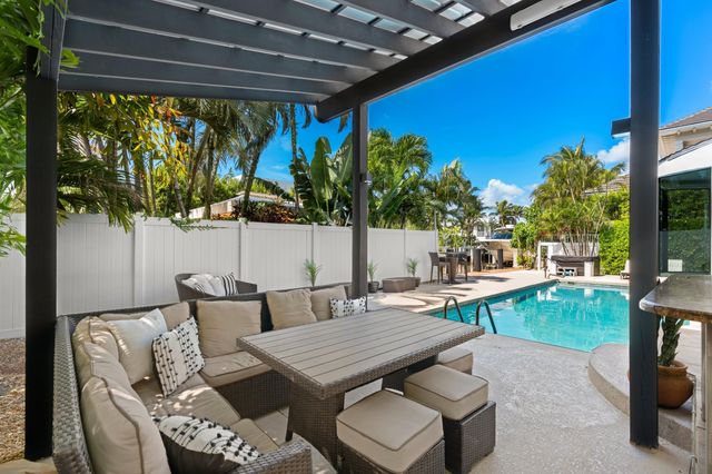 1050 Brooks Lane, Delray Beach, FL 33483
