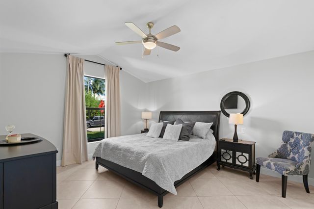 1050 Brooks Lane, Delray Beach, FL 33483