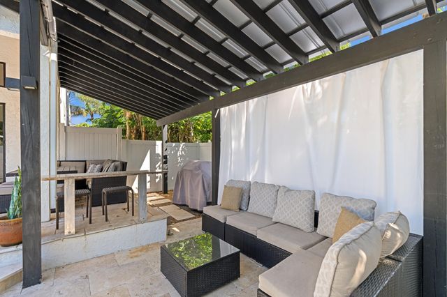 1050 Brooks Lane, Delray Beach, FL 33483