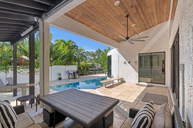 1050 Brooks Lane, Delray Beach, FL 33483