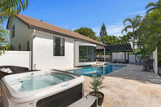 1050 Brooks Lane, Delray Beach, FL 33483