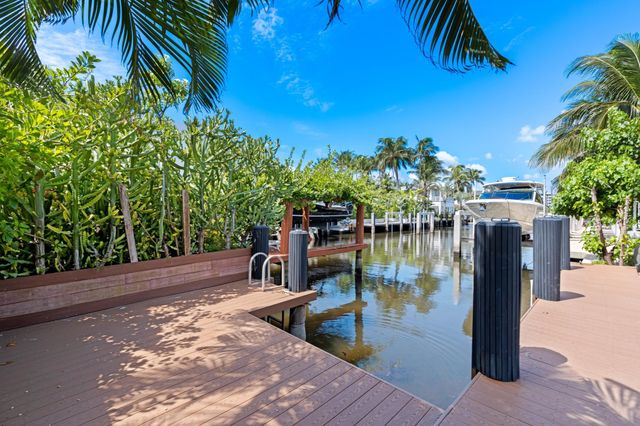 1050 Brooks Lane, Delray Beach, FL 33483