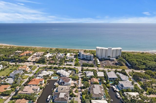 1050 Brooks Lane, Delray Beach, FL 33483