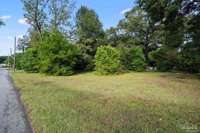 21 W Detroit Blvd, Pensacola, FL 32534