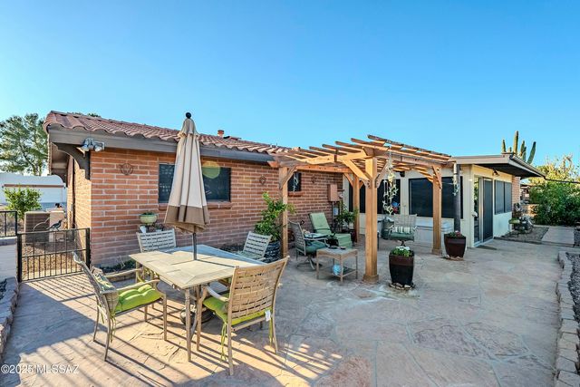 1232 N Paseo Del Cervato, Green Valley, AZ 85614