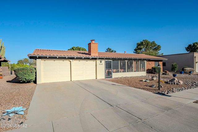 1232 N Paseo Del Cervato, Green Valley, AZ 85614