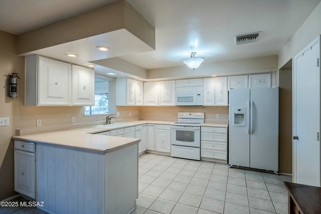 1232 N Paseo Del Cervato, Green Valley, AZ 85614