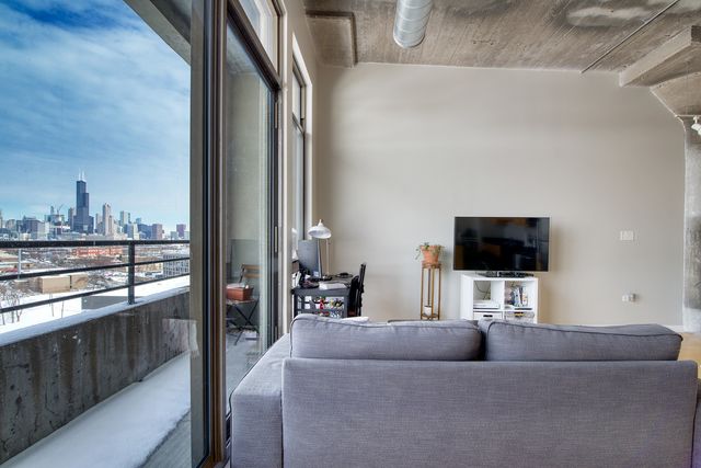 1550 S Blue Island Avenue 1111, Chicago, IL 60608