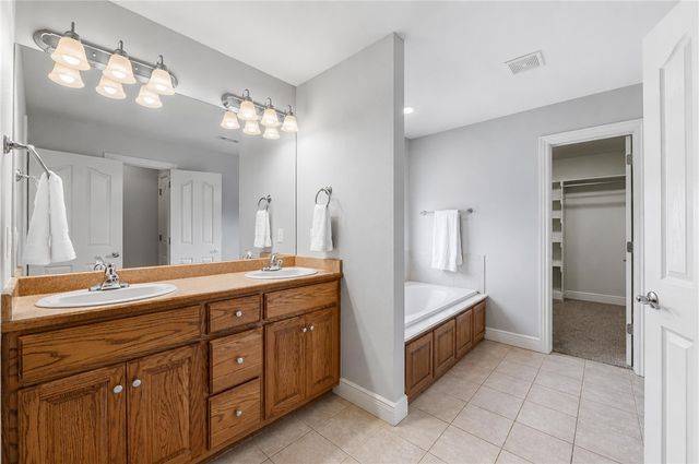 596 N Fox Meadows Lane, Fayetteville, AR 72704