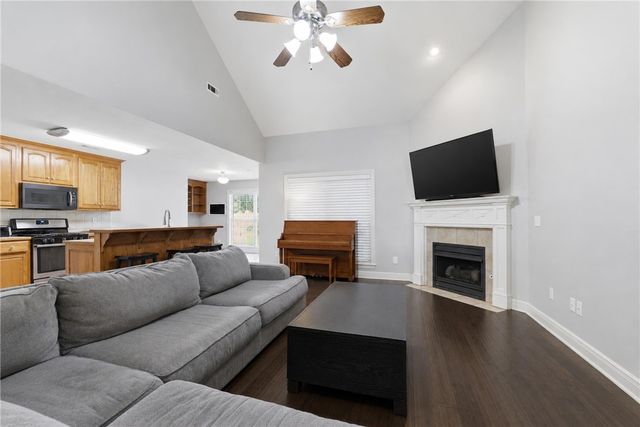 596 N Fox Meadows Lane, Fayetteville, AR 72704