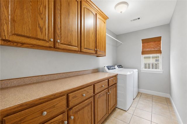 596 N Fox Meadows Lane, Fayetteville, AR 72704